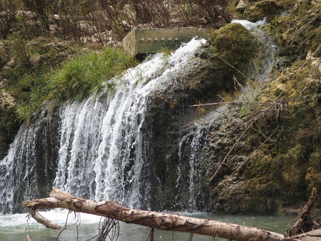 Tontonan Falls